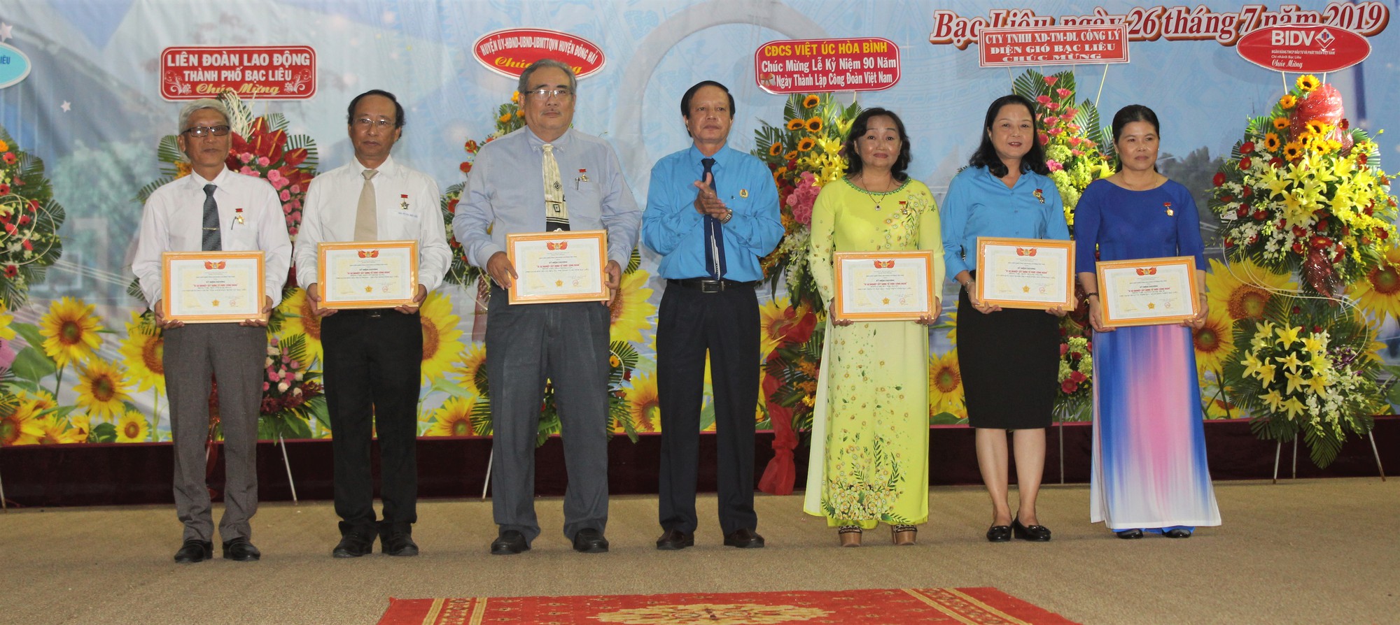 Bạc Liêu: 53 cán bộ Công đoàn nhận Kỷ niệm chương "Vì sự nghiệp xây dựng tổ chức Công Đoàn"
