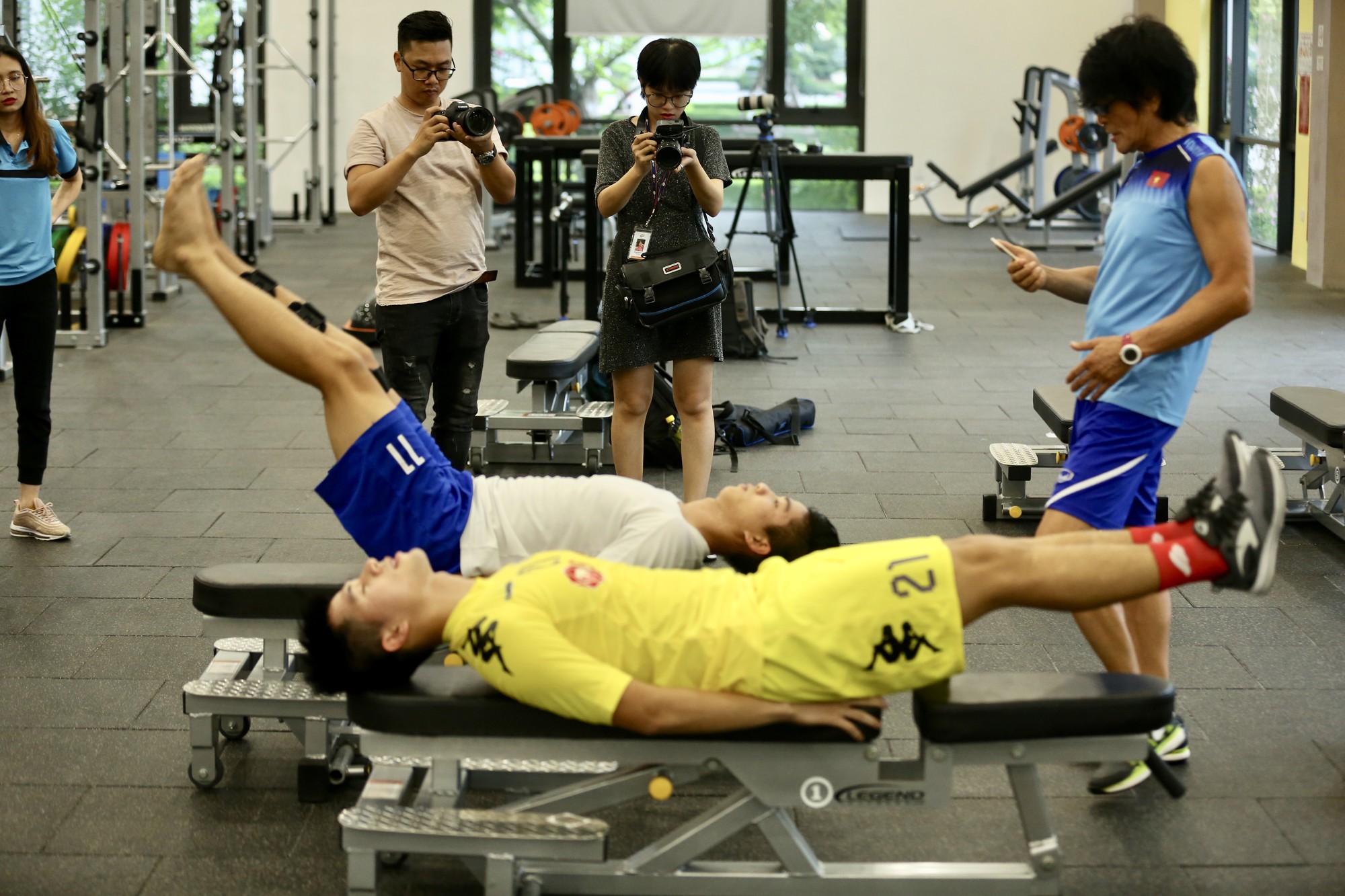 Đình Trọng, Văn Đức đua cùng... chấn thương! - Ảnh 1.