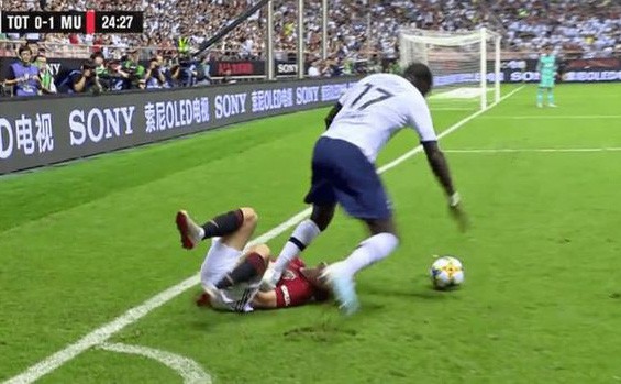 Man United đấu võ đài, hạ gục Tottenham ở Thượng Hải - Ảnh 2.