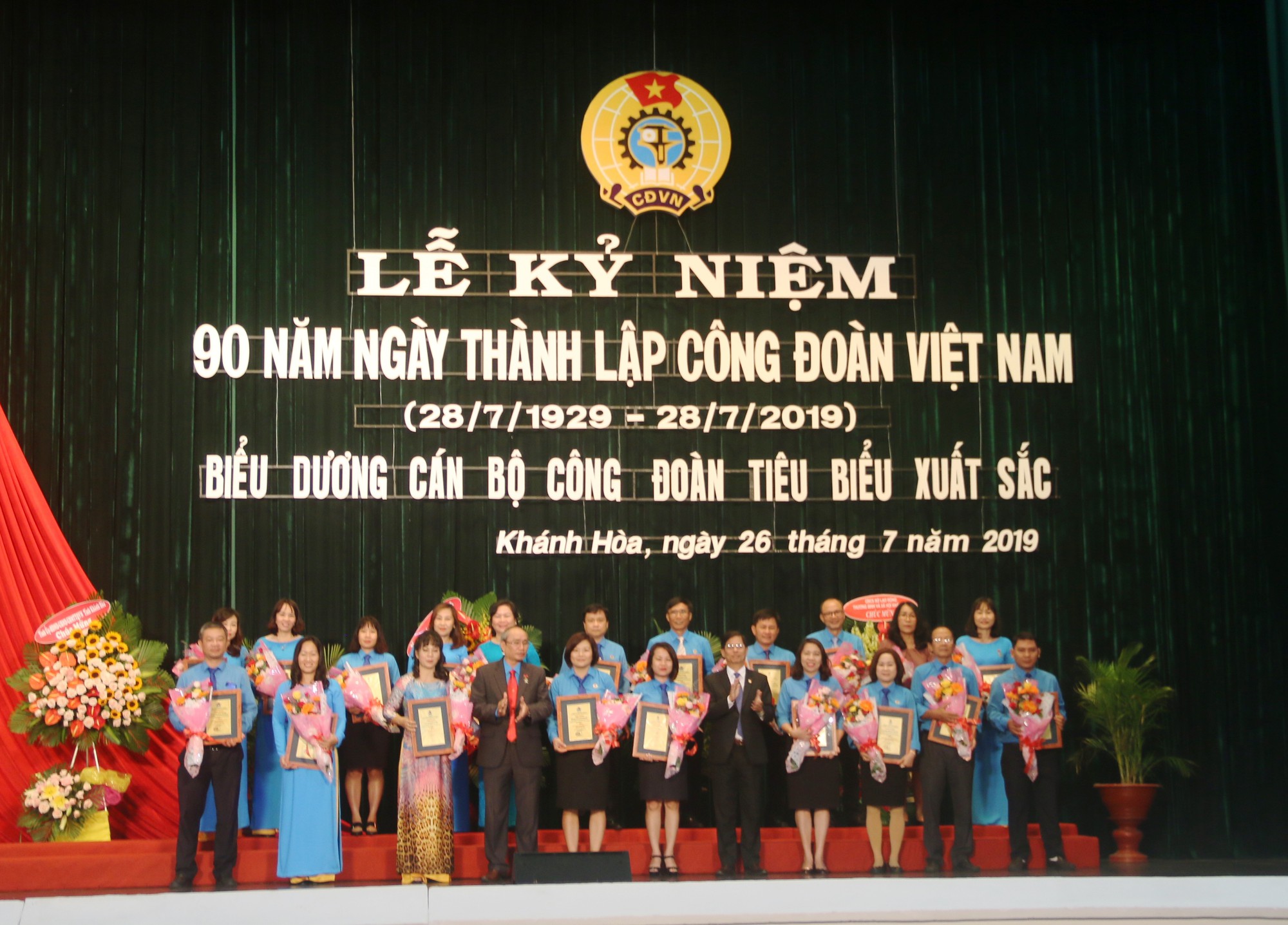 Khánh Hòa: Nhiều hoạt động thiết thực kỷ niệm 90 năm Công đoàn Việt Nam - Ảnh 2.