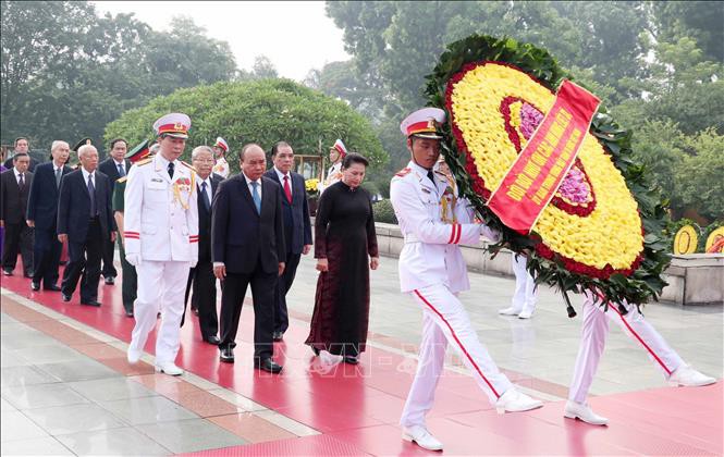 Lãnh đạo Đảng, Nhà nước dâng hương tưởng niệm các Anh hùng liệt sỹ