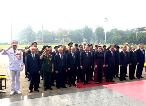 L&atilde;nh đạo Đảng, Nh&agrave; nước d&acirc;ng hương tưởng niệm c&aacute;c Anh h&ugrave;ng liệt sỹ - Ảnh 2.