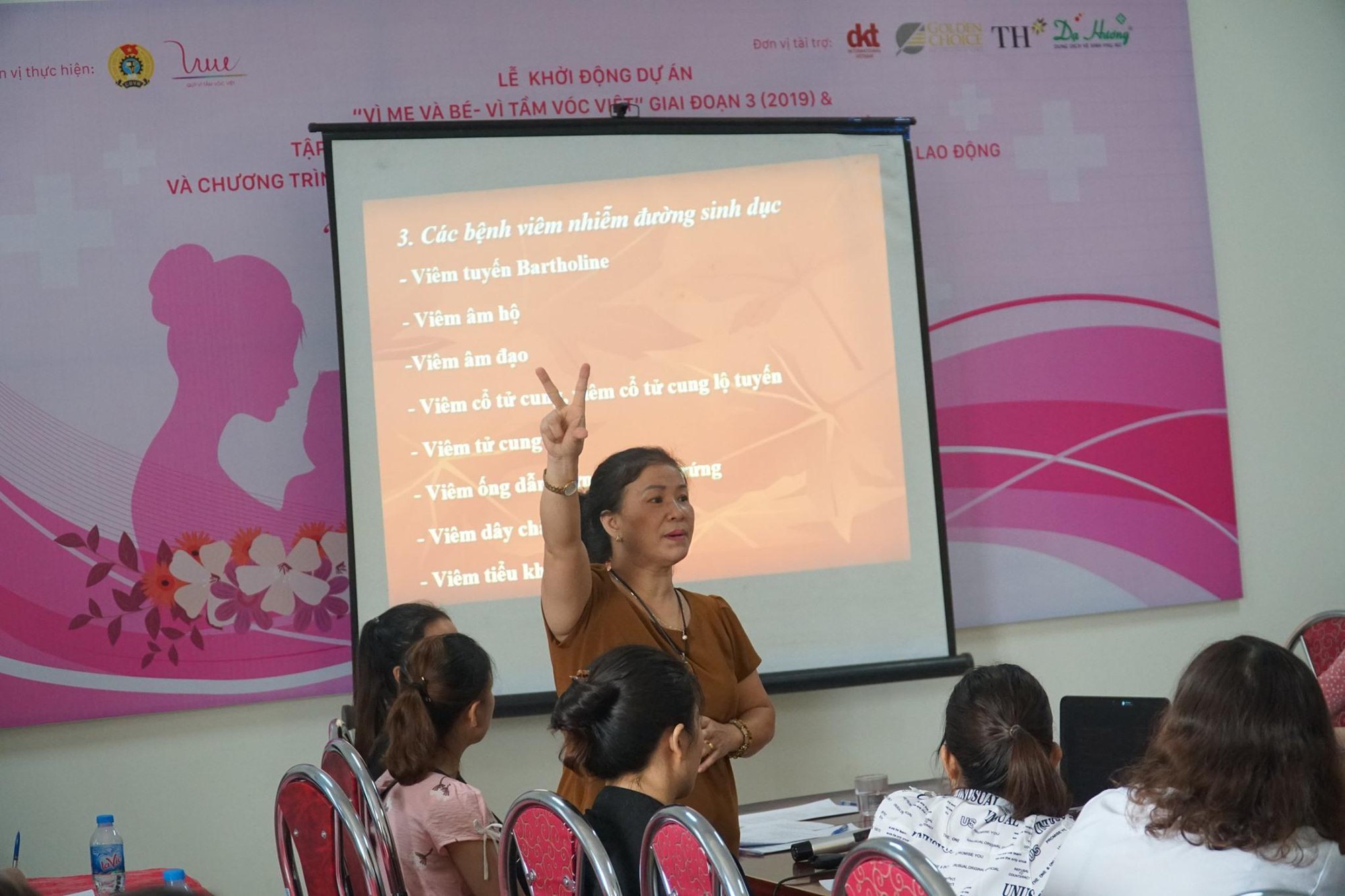 Tiếp thị xã hội, đưa thuốc tránh thai và bao cao su chất lượng đến người lao động - Ảnh 2.