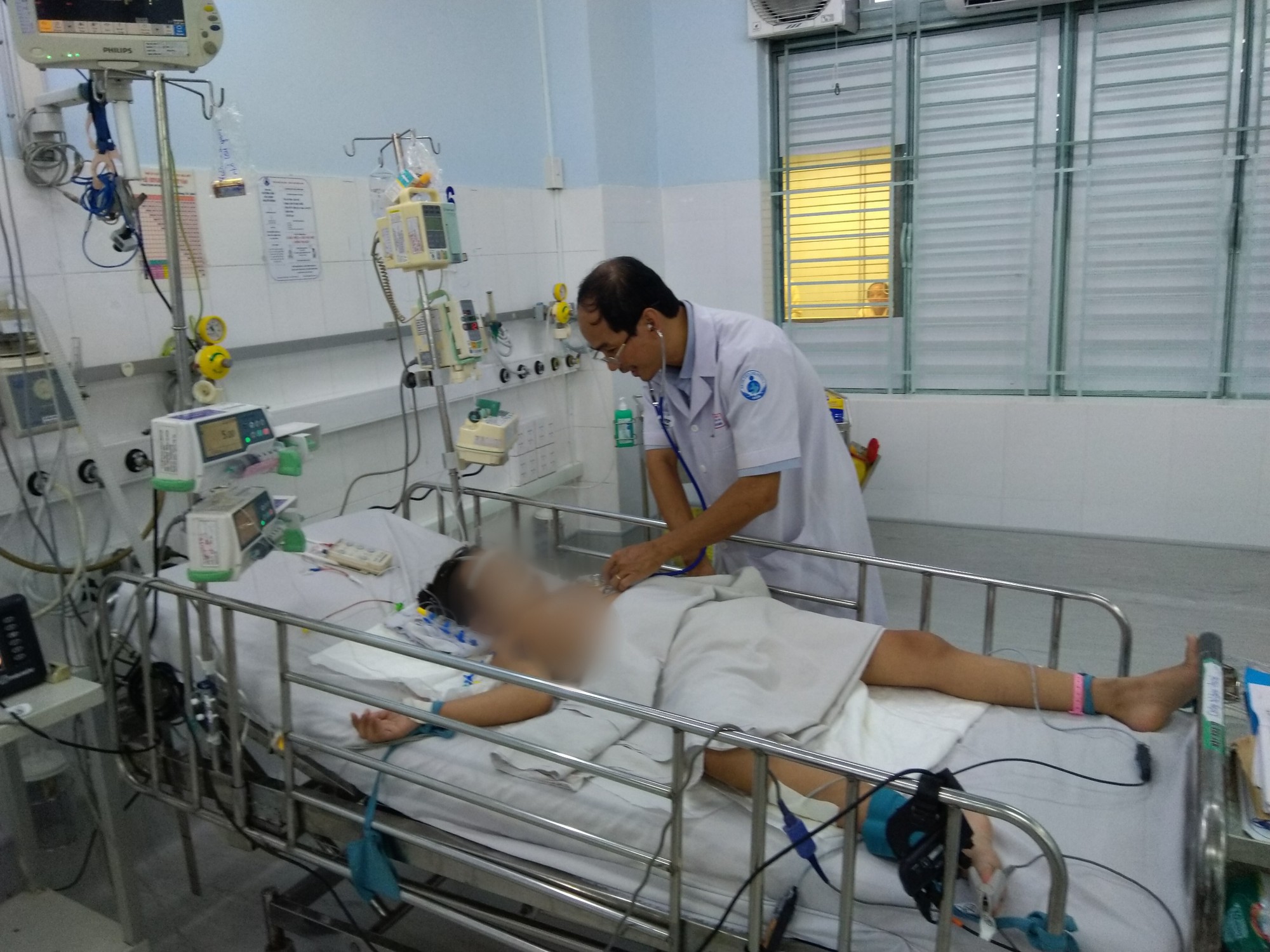 Dùng "tim, phổi nhân tạo" đưa bé gái về từ cõi chết