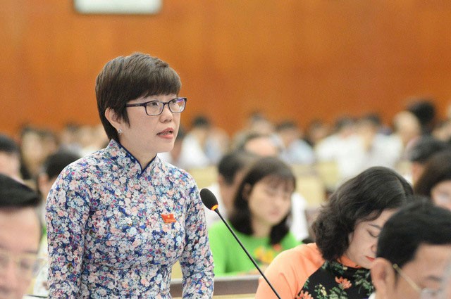 Nữ nhà báo và đại biểu dân cử