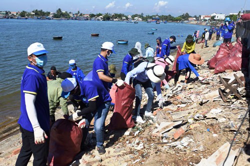 Rác đe dọa "thiên đường" du lịch
