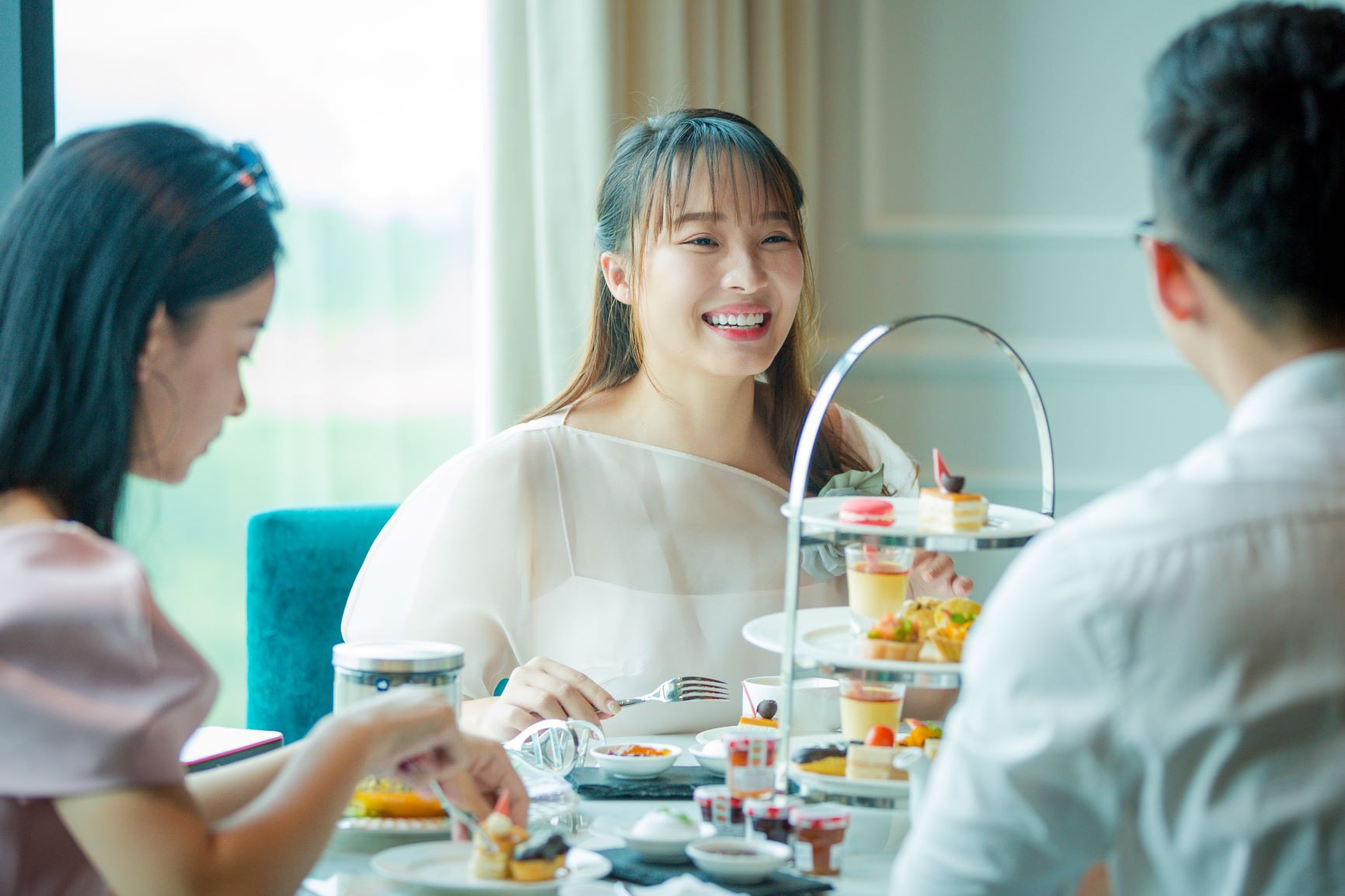 Cận cảnh tiệc trà thượng lưu trên đỉnh kỳ quan thiên nhiên thế giới - Ảnh 4.