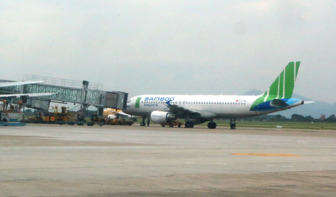 Hành khách mở cửa thoát hiểm ngay trước giờ máy bay cất cánh từ Cam Ranh đi Hà Nội