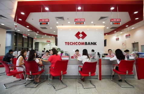 Techcombank báo lãi kỷ lục 5.700 tỉ đồng trong nửa đầu năm