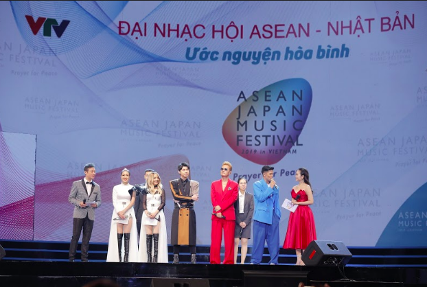 Đ&ocirc;ng Nhi, Noo Phước Thịnh c&ugrave;ng d&agrave;n sao ch&acirc;u &Aacute; b&ugrave;ng nổ trong Đại nhạc hội ASEAN-Nhật Bản - Ảnh 1.