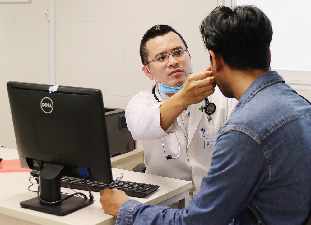 Lồi mắt sau 2 năm bị tai nạn giao th&ocirc;ng - Ảnh 2.