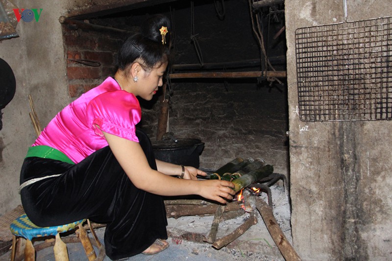 Vịt nướng ống lam - món ăn đặc sắc của người Thái Sơn La - Ảnh 4.