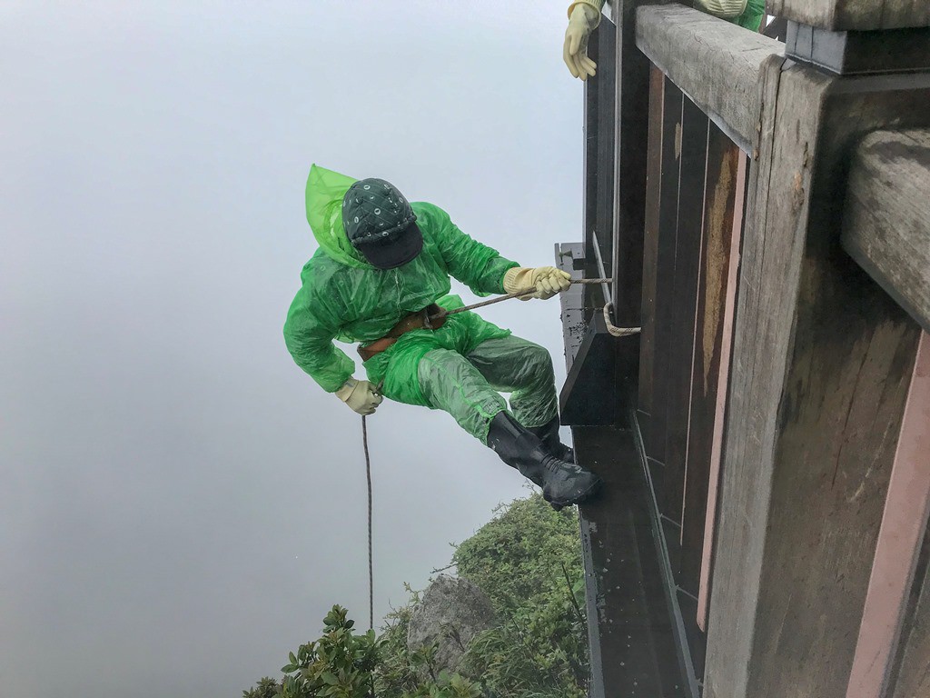 Gặp Tarzan trên đỉnh trời Tây Bắc - Ảnh 1.