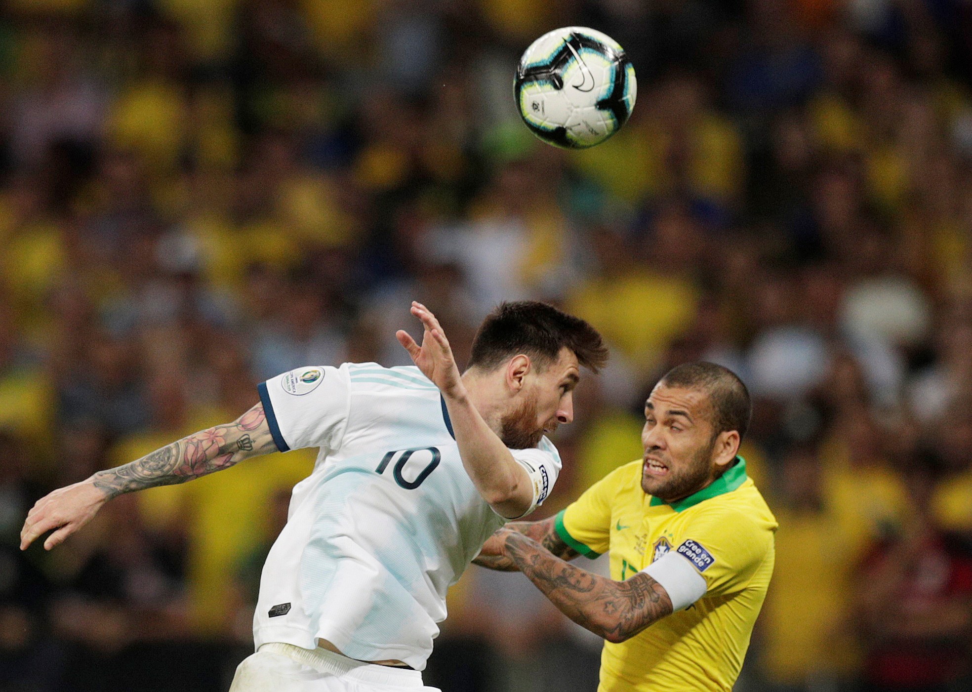 Hậu vệ Dani Alves - Gừng càng già càng cay - Ảnh 4.