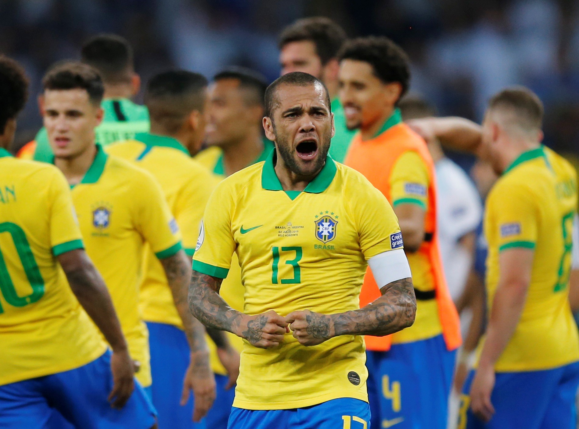 V&ocirc; địch Copa America 2019, Dani Alves đi v&agrave;o ng&ocirc;i đền huyền thoại - Ảnh 2.