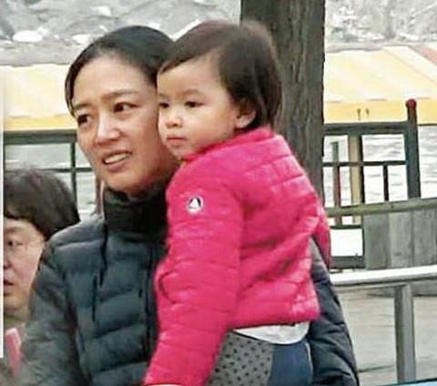 Lưu Đức Hoa gây tranh cãi khi cho con gái ăn chay từ lúc chào đời