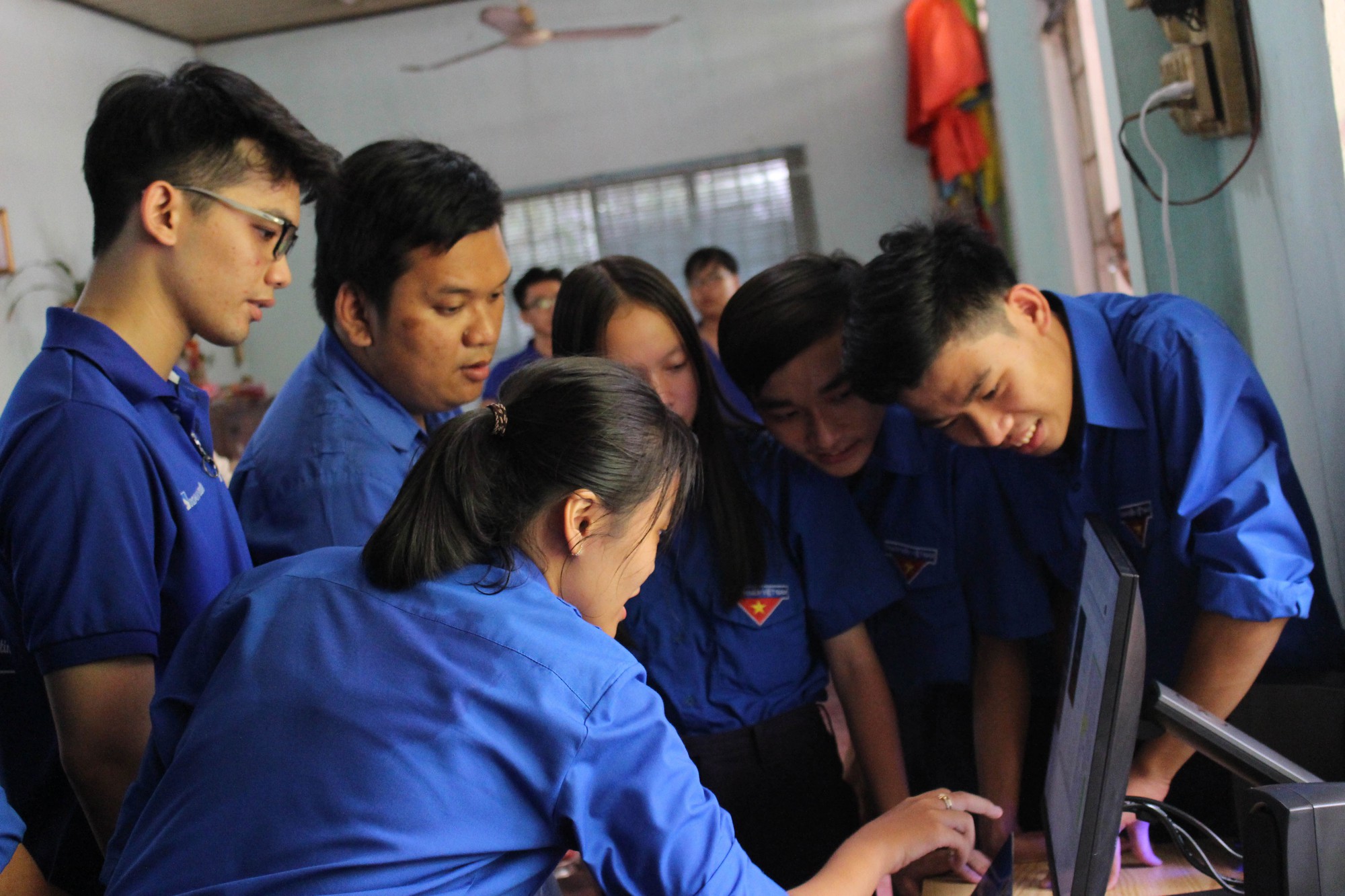 Gom máy tính cũ, tái chế tặng vùng sâu vùng xa
