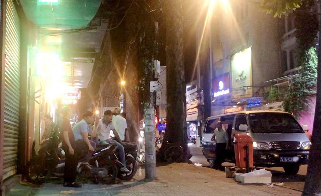 Bí mật bên trong các điểm thác loạn: Cuộc kiểm tra được báo trước?