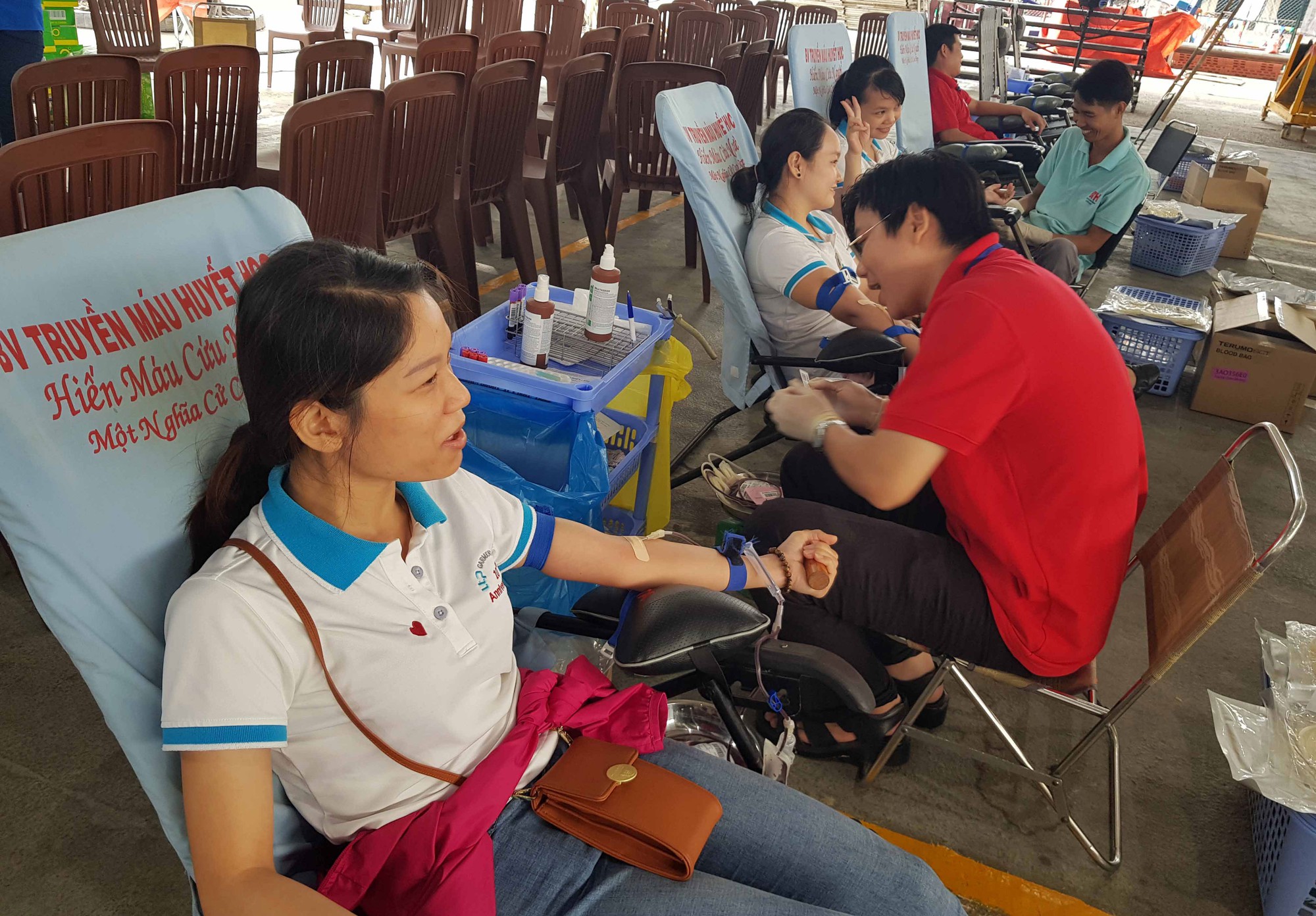 CNVC-LĐ TP HCM hiến máu cứu người - Ảnh 1.