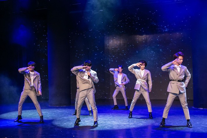 Năng lượng từ boy band nổi loạn CZB khiến Tùng Dương thấy mình trẻ lại