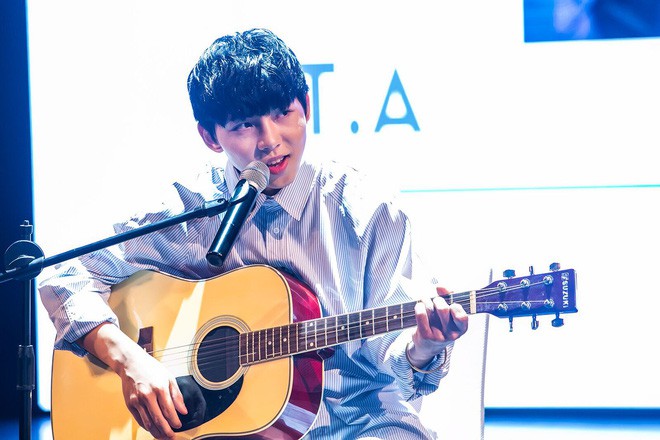 Năng lượng từ boy band nổi loạn CZB khiến Tùng Dương thấy mình trẻ lại - Ảnh 3.