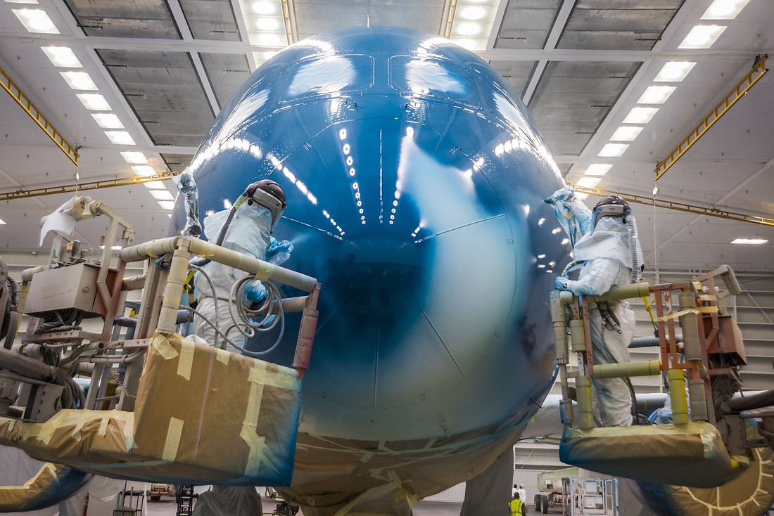 Clip cận cảnh quá trình lắp ráp, sơn siêu máy bay Boeing 787-10 cho Việt Nam - Ảnh 11.