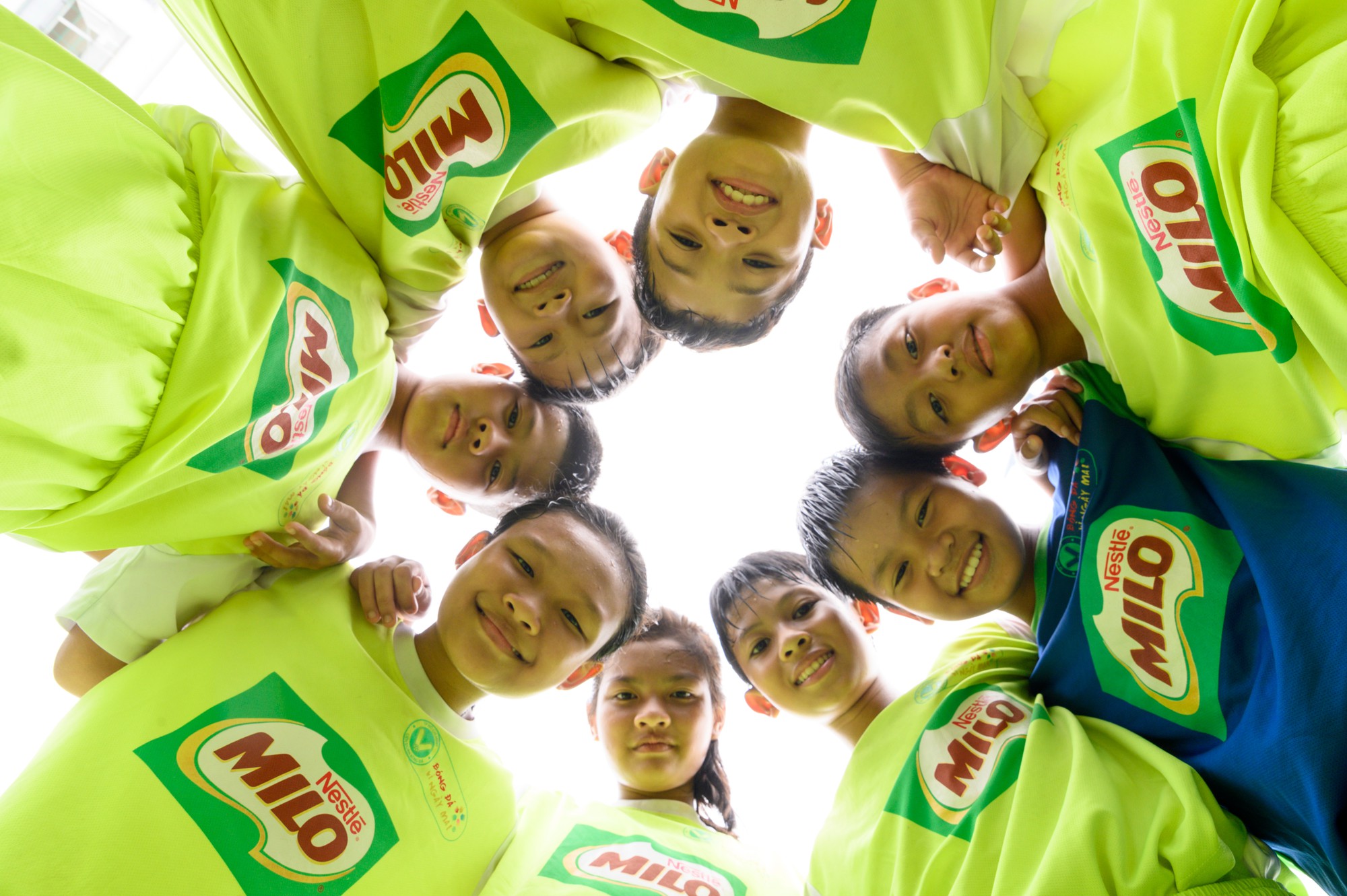 8 tài năng "nhí" bóng đá học đường sang Barcelona trải nghiệm lò đào tạo La Masia
