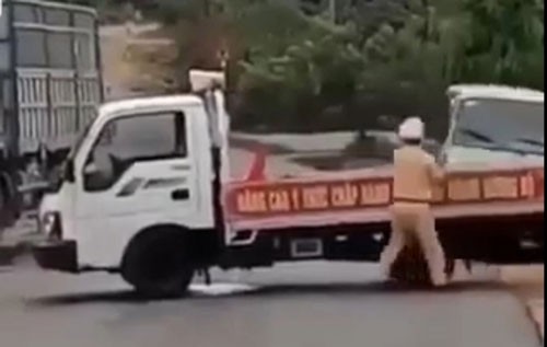Không khó trị kẻ chống đối CSGT