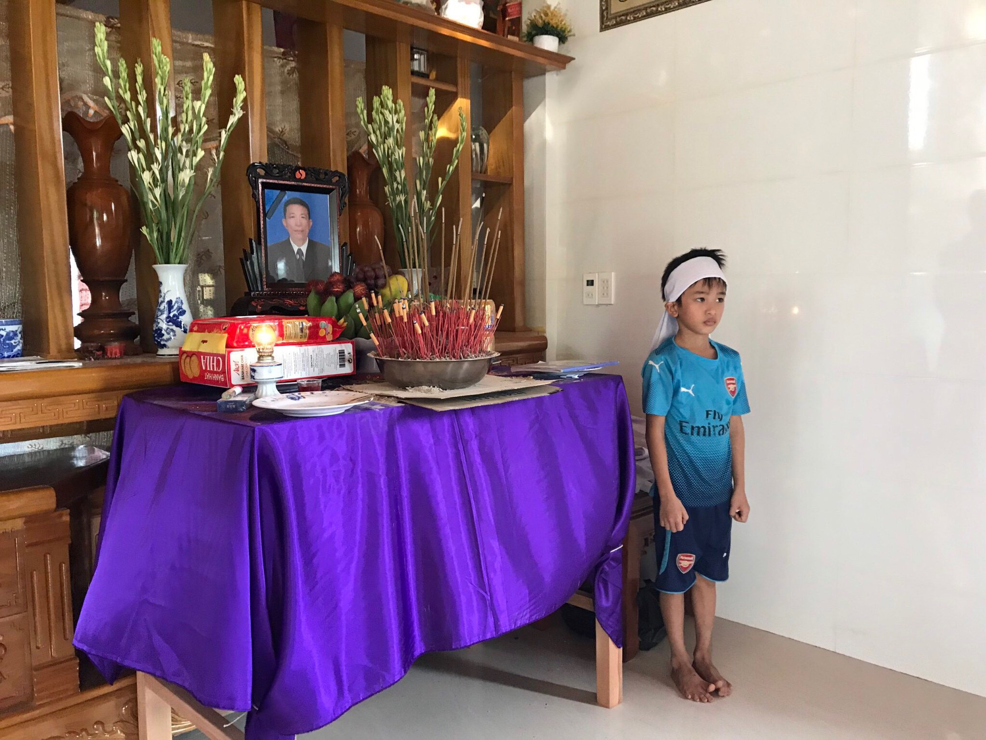 5 ngư d&acirc;n Quảng B&igrave;nh mất t&iacute;ch khi tr&uacute; b&atilde;o: Gia đ&igrave;nh tuyệt vọng lập b&agrave;n thờ - Ảnh 2.