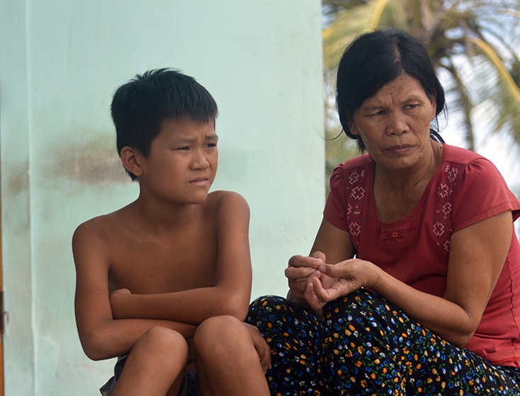 5 ngư dân Quảng Bình mất tích khi trú bão: Gia đình tuyệt vọng lập bàn thờ