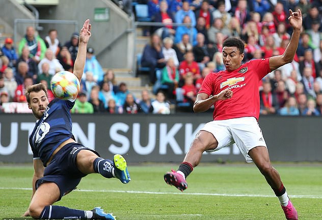 Juan Mata giải cứu, Man United nối dài mạch thắng mùa hè