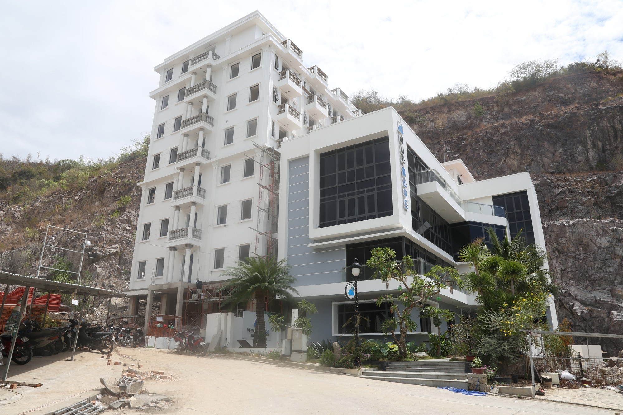 Khánh Hòa: Buộc tháo dỡ hàng loạt biệt thự sai phạm