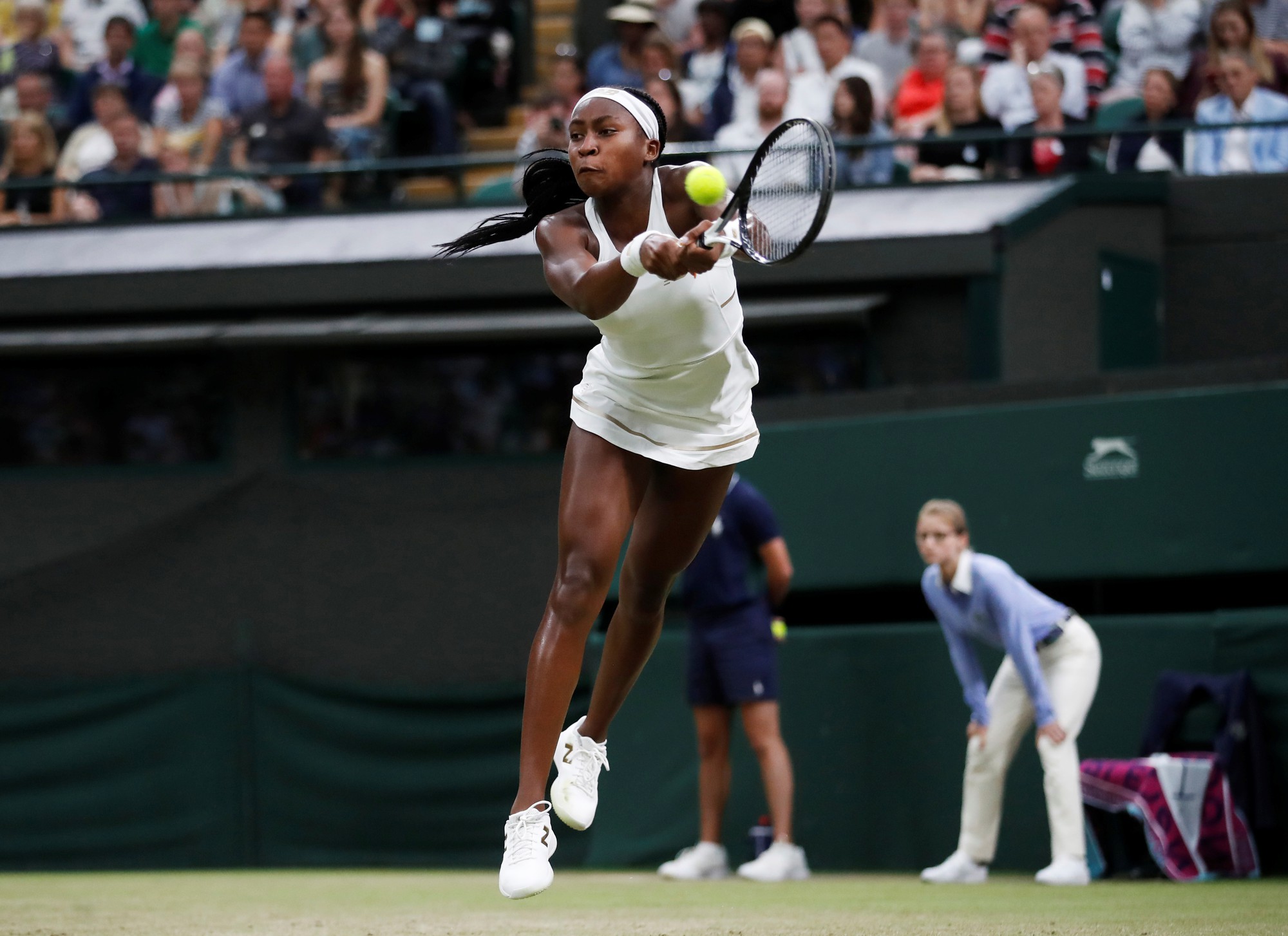 Nữ tay vợt 15 tuổi vào vòng 3 Wimbledon - Ảnh 1.