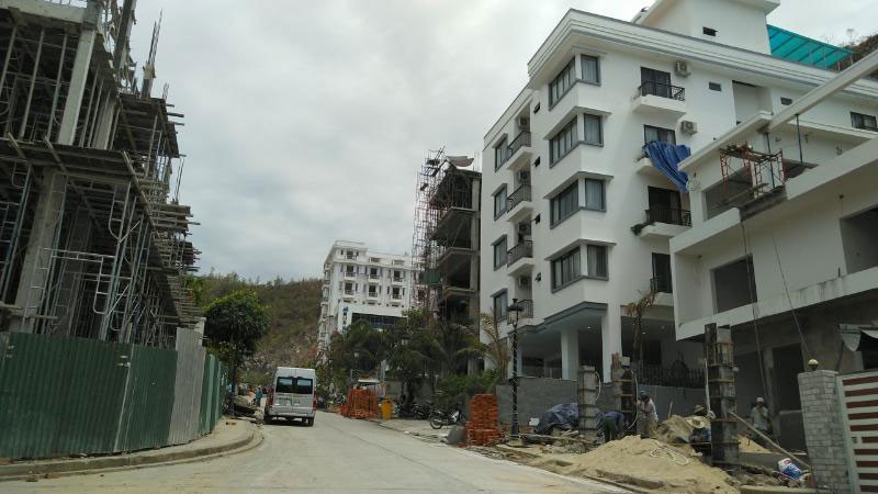 Cưỡng chế nhà thì dễ, biệt thự... bó tay (?) - Ảnh 1.
