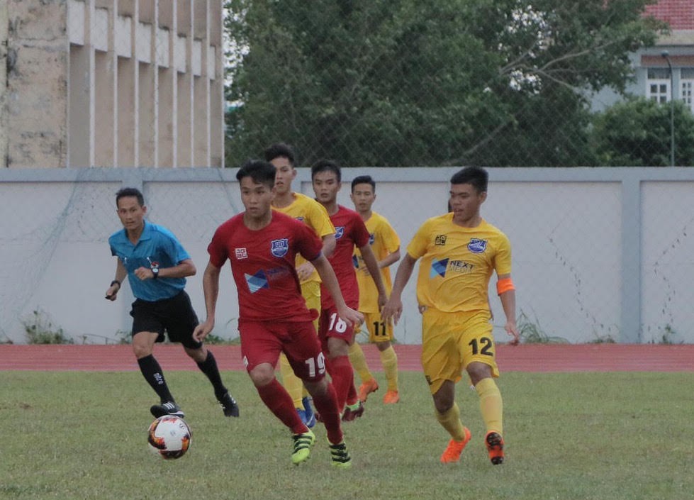 Tưởng bị loại, U17 HAGL l&aacute;ch khe cửa hẹp v&agrave;o b&aacute;n kết - Ảnh 1.