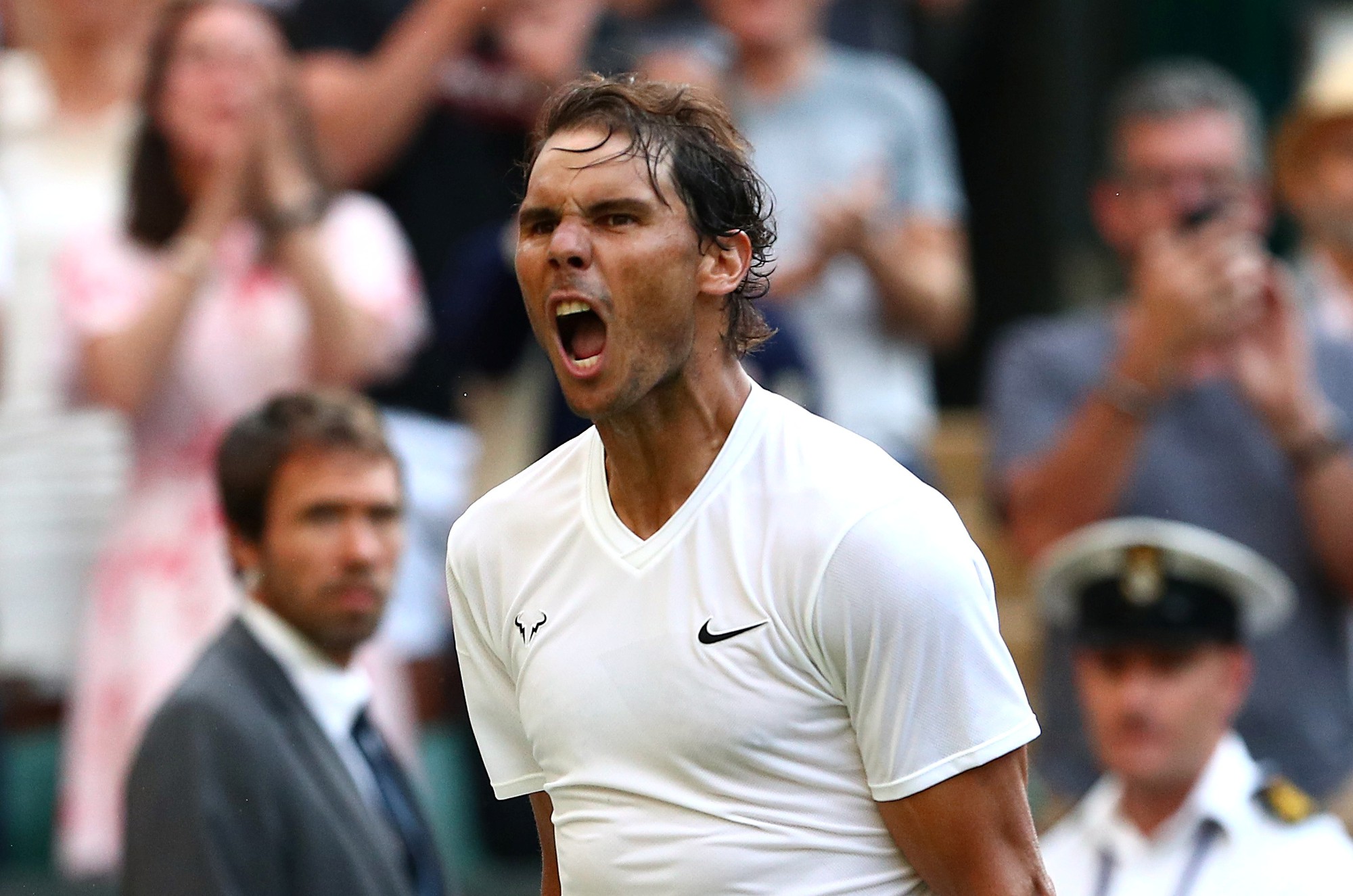 Clip Nadal bật cười vì cú giao bóng quái của Kyrgios - Ảnh 5.