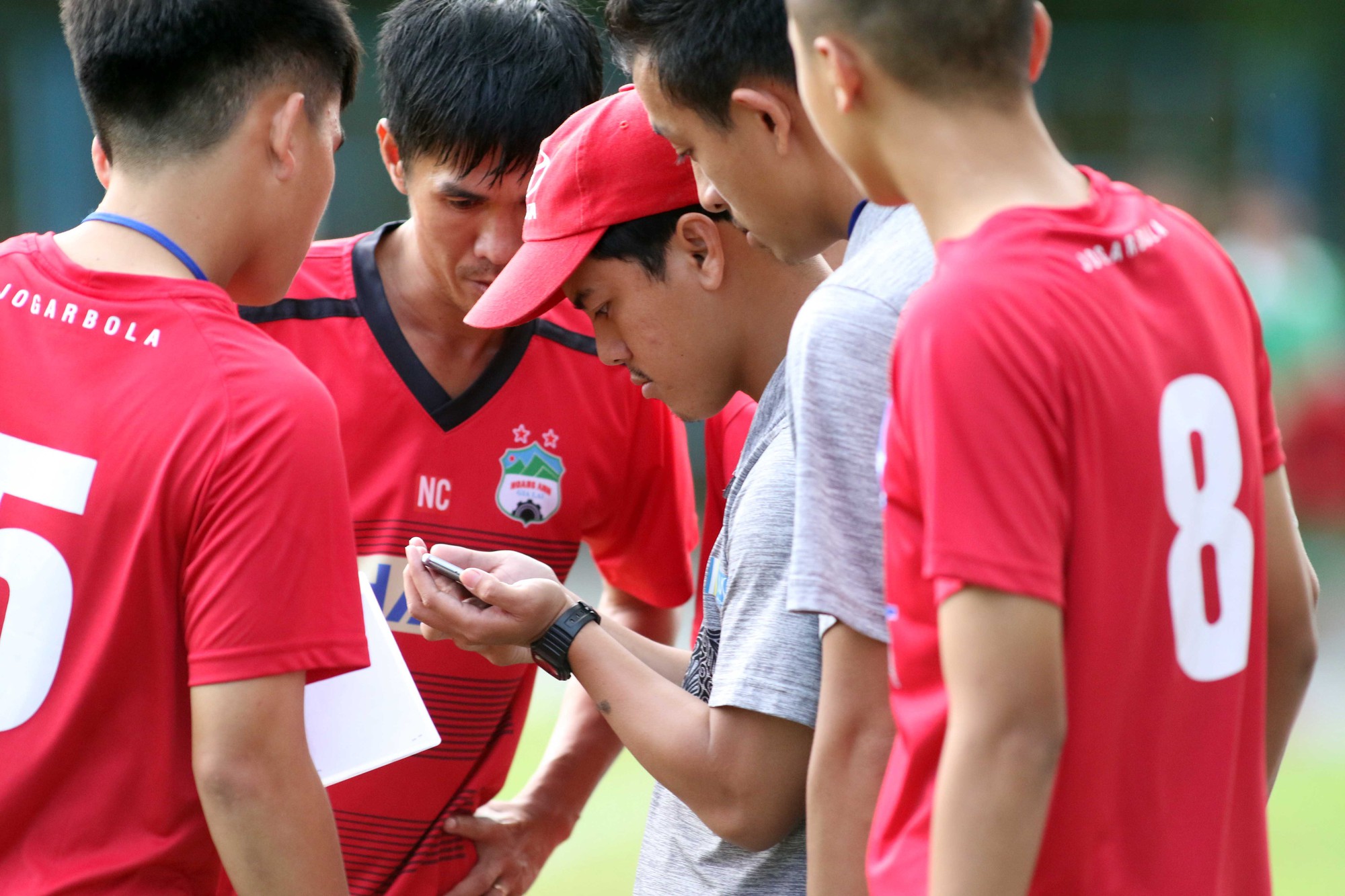 Tưởng bị loại, U17 HAGL l&aacute;ch khe cửa hẹp v&agrave;o b&aacute;n kết - Ảnh 2.