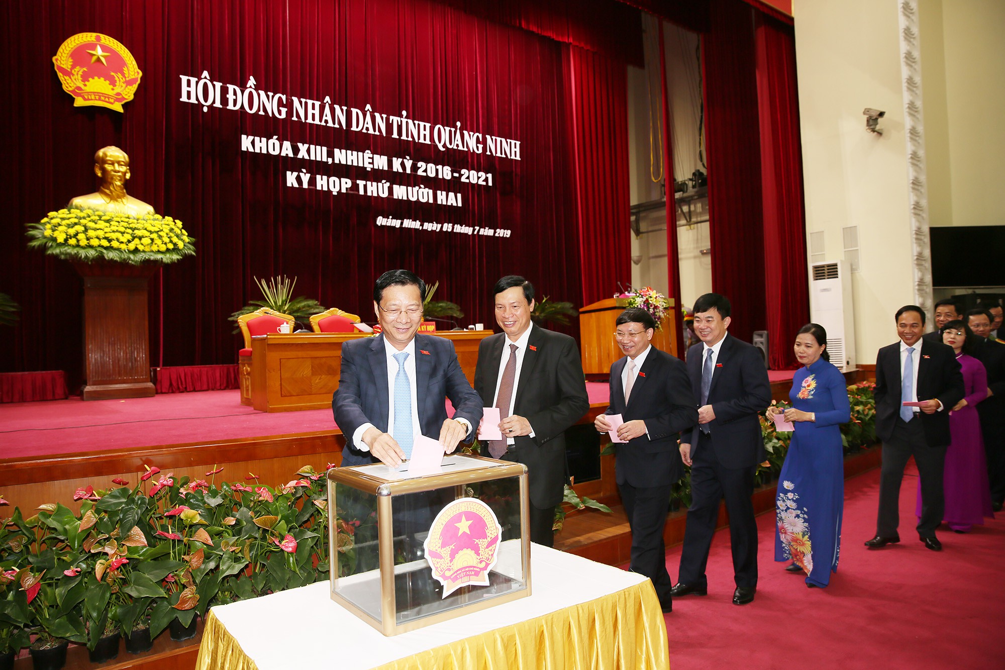 Quảng Ninh có tân Chủ tịch UBND và HĐND tỉnh - Ảnh 1.