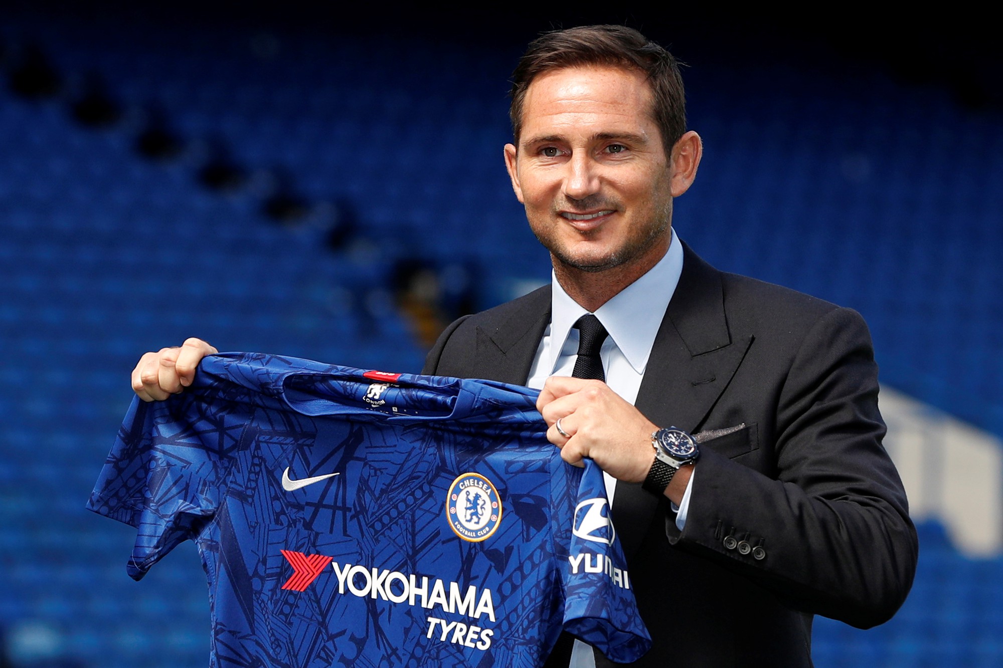 Lampard nhậm chức HLV trưởng Chelsea, Buffon gia nhập Juventus