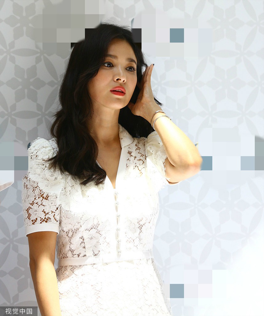 Song Hye Kyo gầy gò xuất hiện lần đầu sau ly hôn - Ảnh 8.
