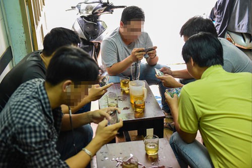Thời "ôm" điện thoại