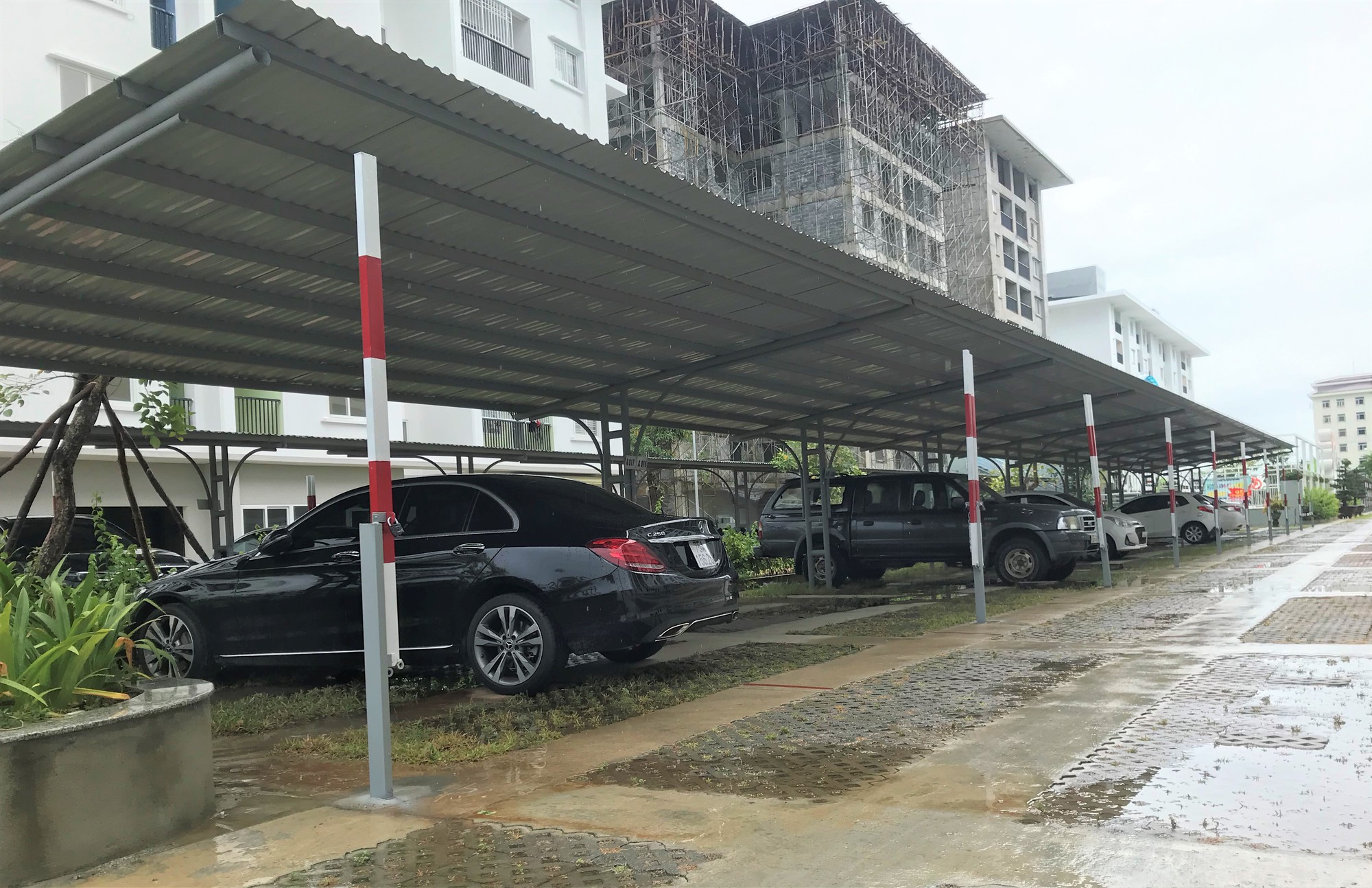 Chủ đầu tư chung cư thu nhập thấp chặt ch&eacute;m ph&iacute; giữ xe &ocirc; t&ocirc;? - Ảnh 3.