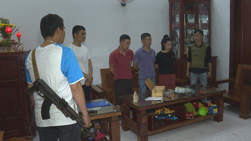 Hàng trăm cảnh sát đột kích 27 tụ địa điểm đánh bạc trong 1 tỉnh