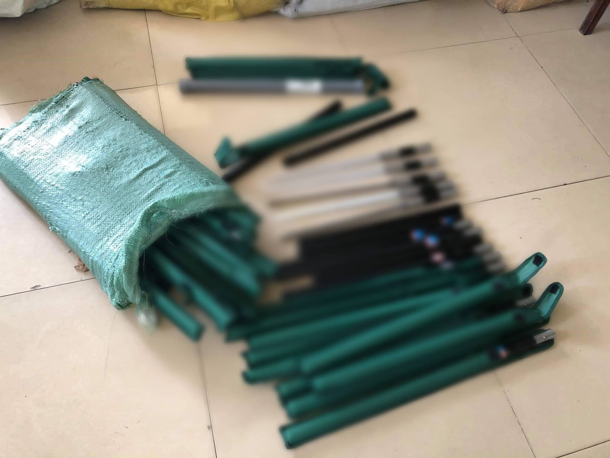 Bắt nh&oacute;m nhập "h&agrave;ng n&oacute;ng" nguy hiểm của Trung Quốc về TP HCM ti&ecirc;u thụ- Ảnh 2.