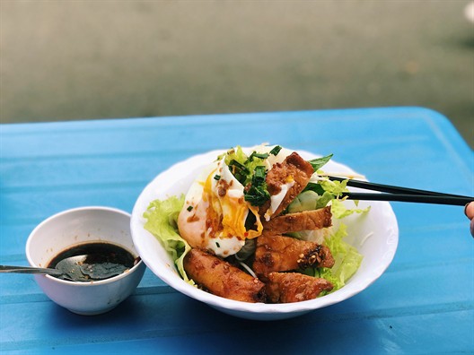 B&uacute;n x&igrave; dầu, m&oacute;n ăn ngỡ bị l&atilde;ng qu&ecirc;n nhưng vẫn c&ograve;n tồn tại ở S&agrave;i G&ograve;n - Ảnh 2.