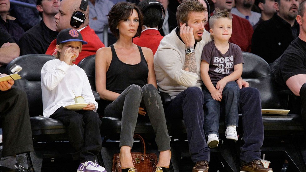 Beckham tự h&agrave;o 20 năm một vợ bốn con, hạnh ph&uacute;c với Victoria - Ảnh 13.
