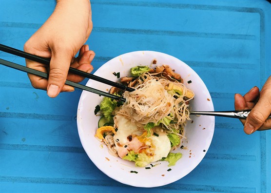 B&uacute;n x&igrave; dầu, m&oacute;n ăn ngỡ bị l&atilde;ng qu&ecirc;n nhưng vẫn c&ograve;n tồn tại ở S&agrave;i G&ograve;n - Ảnh 4.