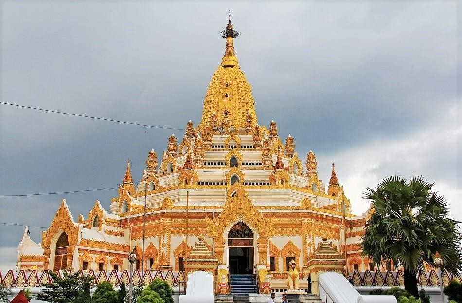 Những ng&ocirc;i đền, ch&ugrave;a d&aacute;t v&agrave;ng, đ&iacute;nh kim cương ở Myanmar - Ảnh 2.