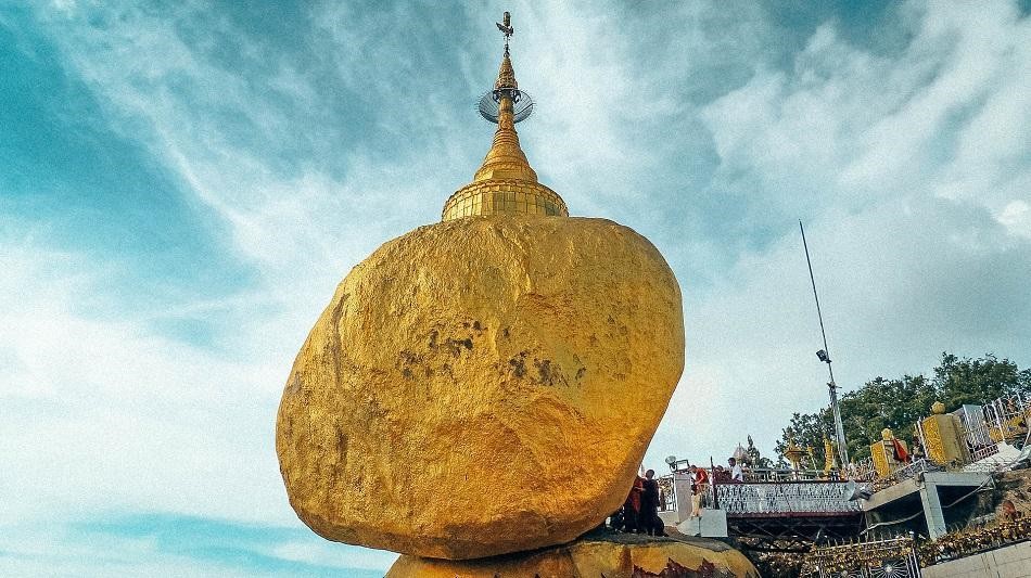 Những ng&ocirc;i đền, ch&ugrave;a d&aacute;t v&agrave;ng, đ&iacute;nh kim cương ở Myanmar - Ảnh 3.