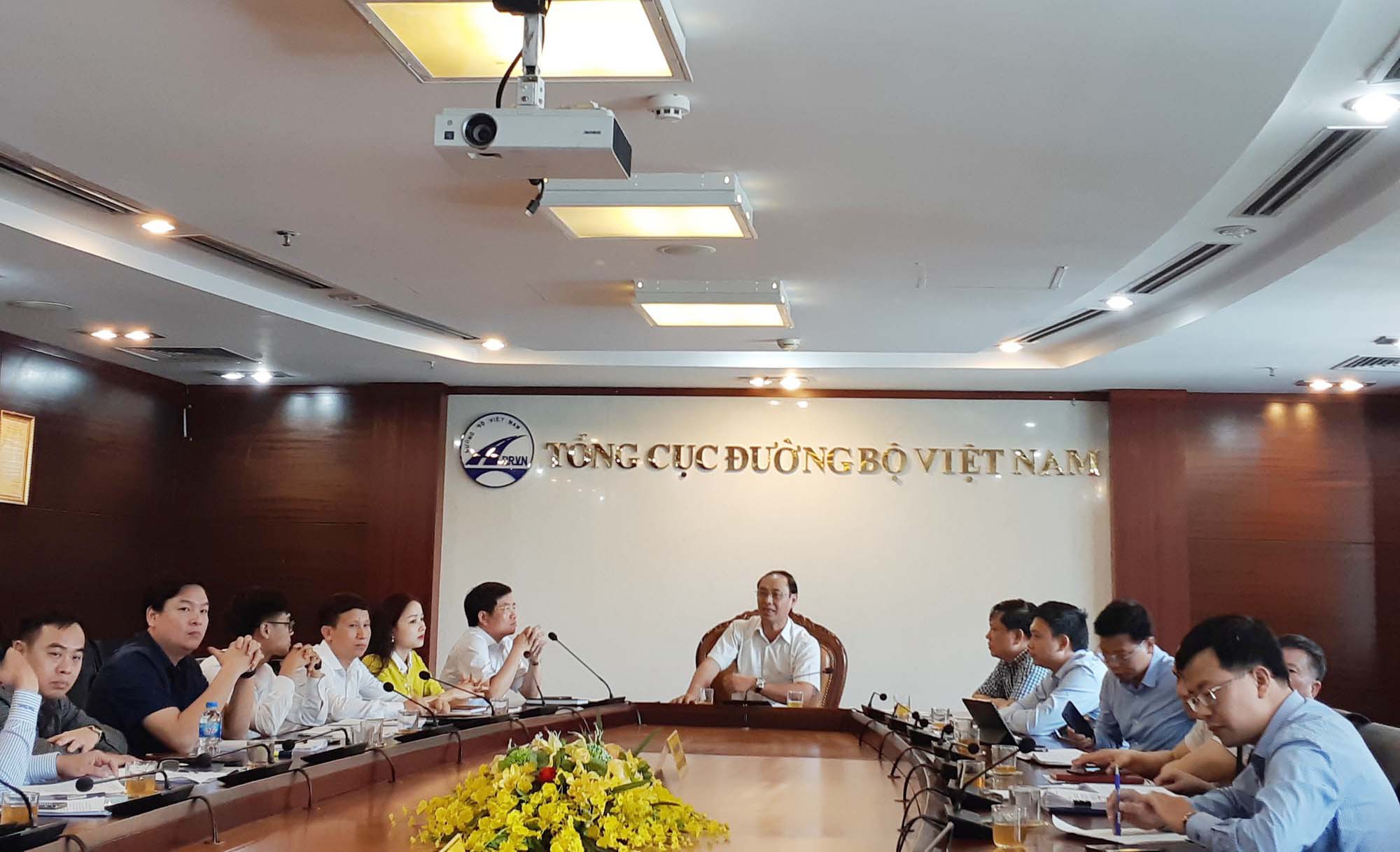 Các nhà đầu tư BOT tranh luận căng thẳng với lãnh đạo Bộ GTVT về thu phí không dừng